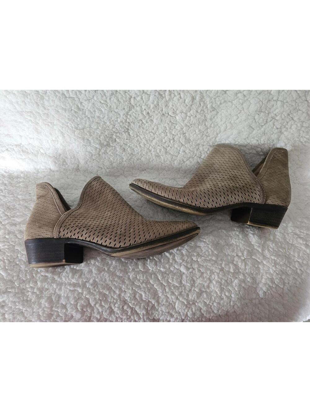 Women's Lucky Brand Leather Ankle Boots Short Slip On Size 9.5 M Beige Comfort - Picture 2 of 15